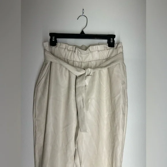 Bagatelle‎ Faux Leather Cream Pull On Paper Bag Pants Size Small - Picture 2 of 10